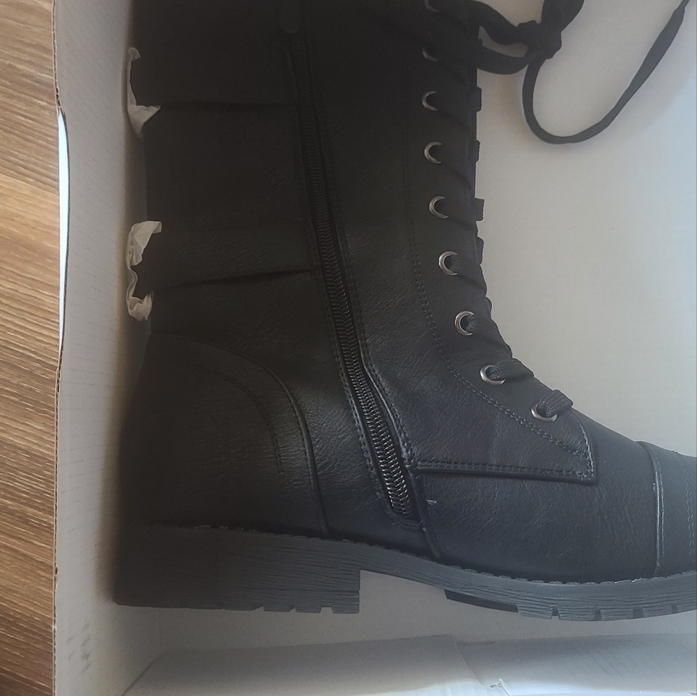 Boots Dreampairs size 8.5 Black